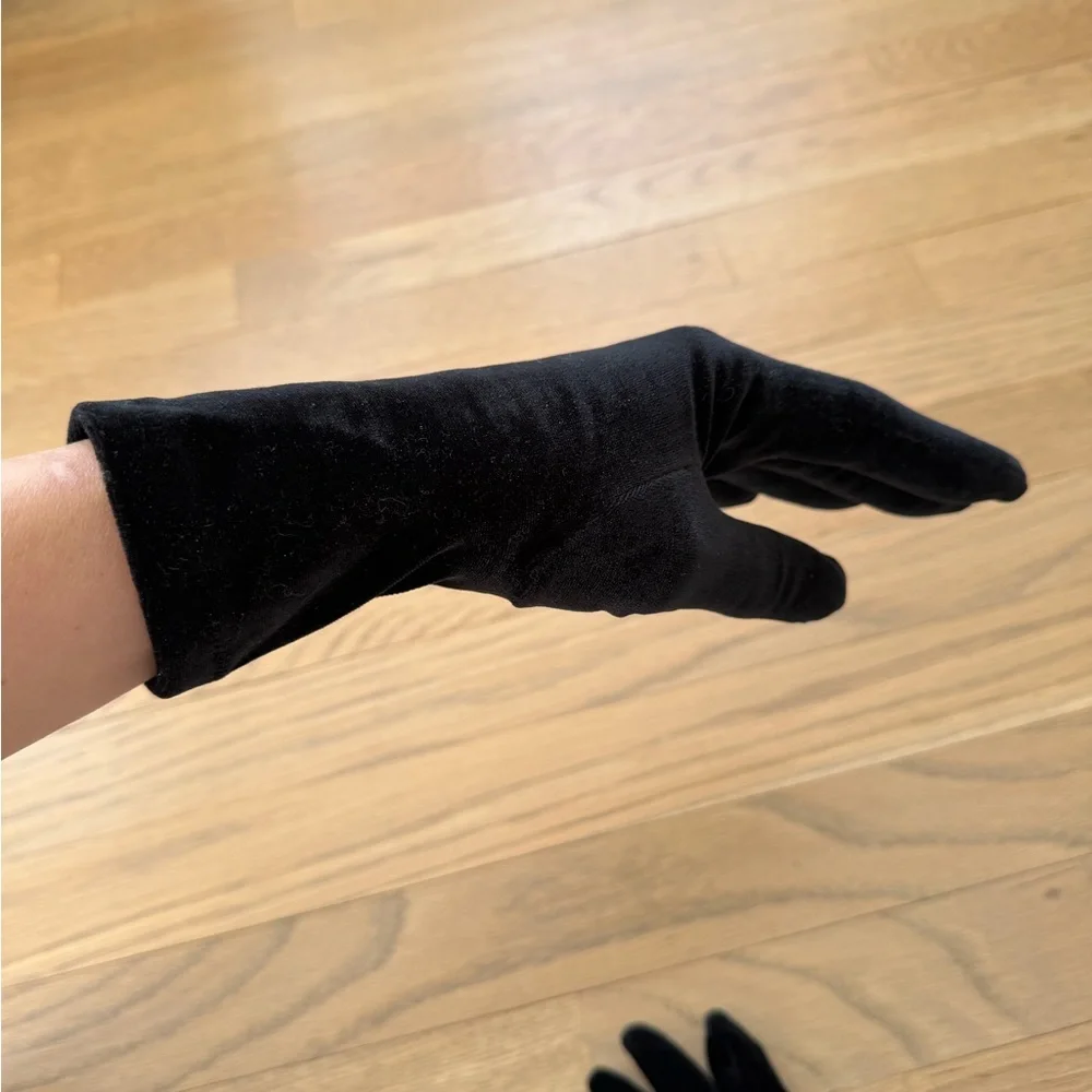 La Crasia Elegant Black Rayon Women's Gloves velvety look  vintage